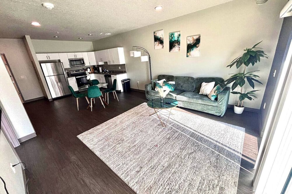 Downtown Des Moines Apartment | Chic Des Moines 1BR with Amenities & Prime Location