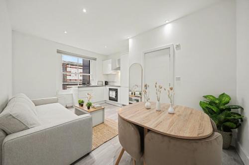 Abbey Road Apartment | Chic Designer 2BR Flat on Iconic Abbey Road
