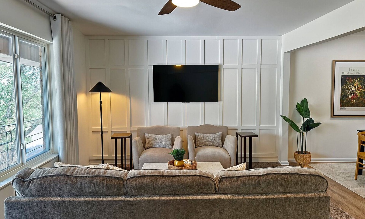Royal Oak Apartment | Chic Downtown 1BR Stay in Downtown Royal Oak