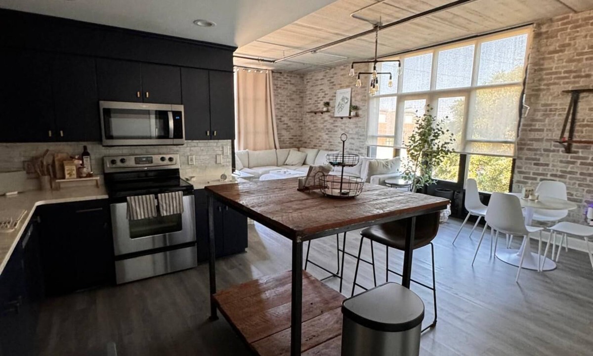 Charleston Condo | Chic downtown condo. Walk to everything!