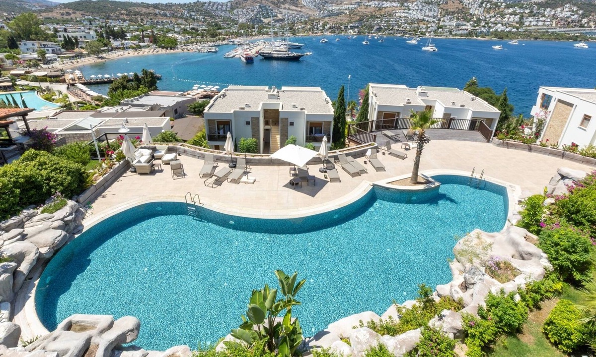 Gundogan Apartment | Chic Flat w Balcony 2 min to Beach in Bodrum