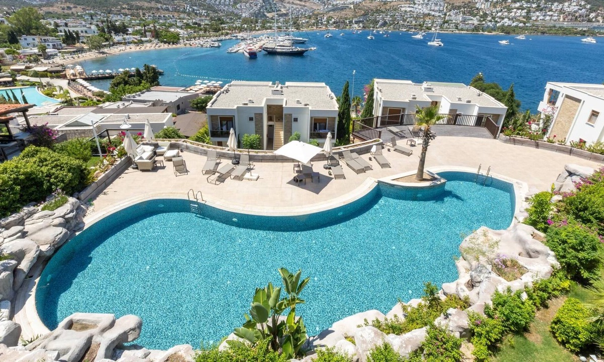 Gundogan Apartment | Chic Flat w Balcony 2 min to Beach in Bodrum