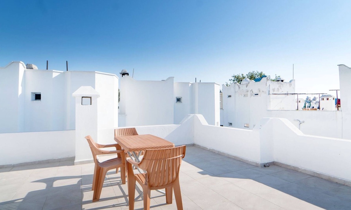 Turgutreis City Center Apartment | Chic Flat w Terrace 3 min to Beach in Bodrum