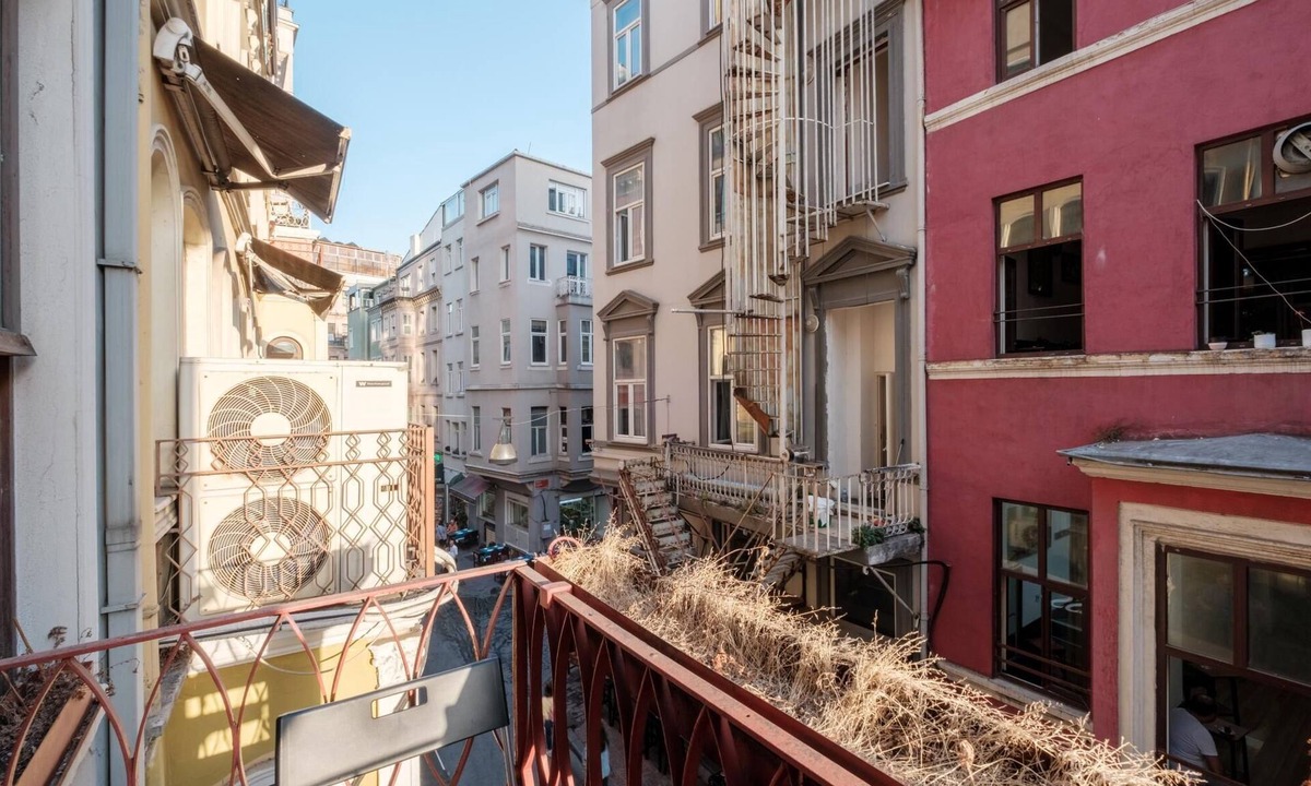 Taksim Apartment | Chic Flat with Balcony 5 min to Taksim Sq