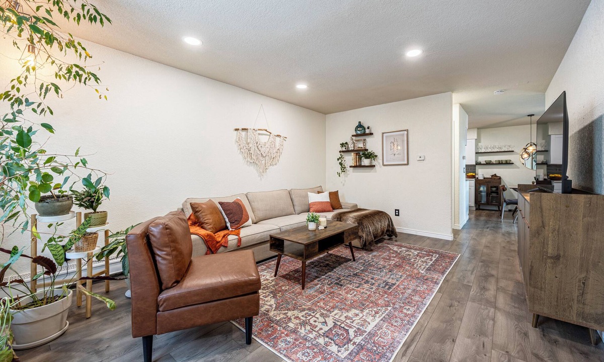 Arvada Condo | Chic Getaway for Adventurers along i70 - 12 min to DEN!