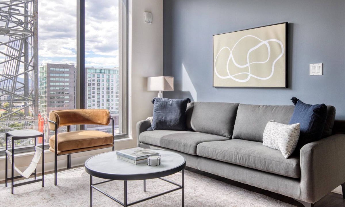 Golden Triangle Apartment | Chic Golden Triangle 2BR w/ Pool, Gym & W/D, next to Park, by Blueground
