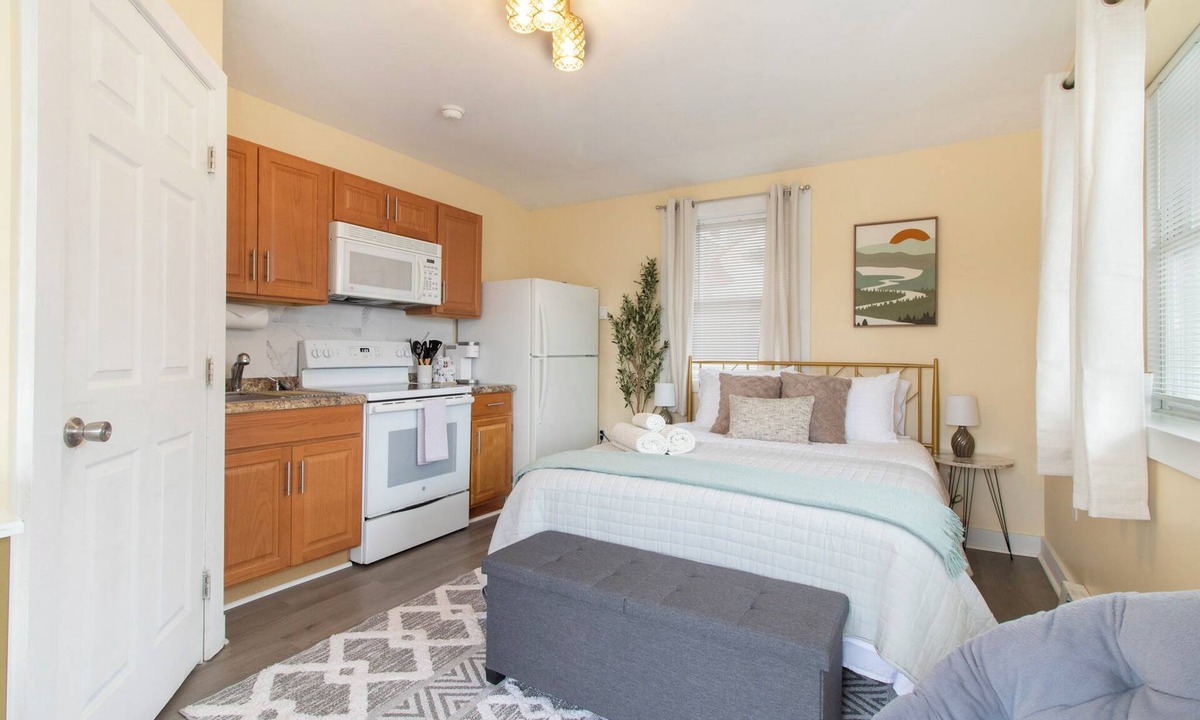 Groton Apartment | Chic Groton Studio Cozy and Modern. Close to Casinos, Navy Base, Mystic & More