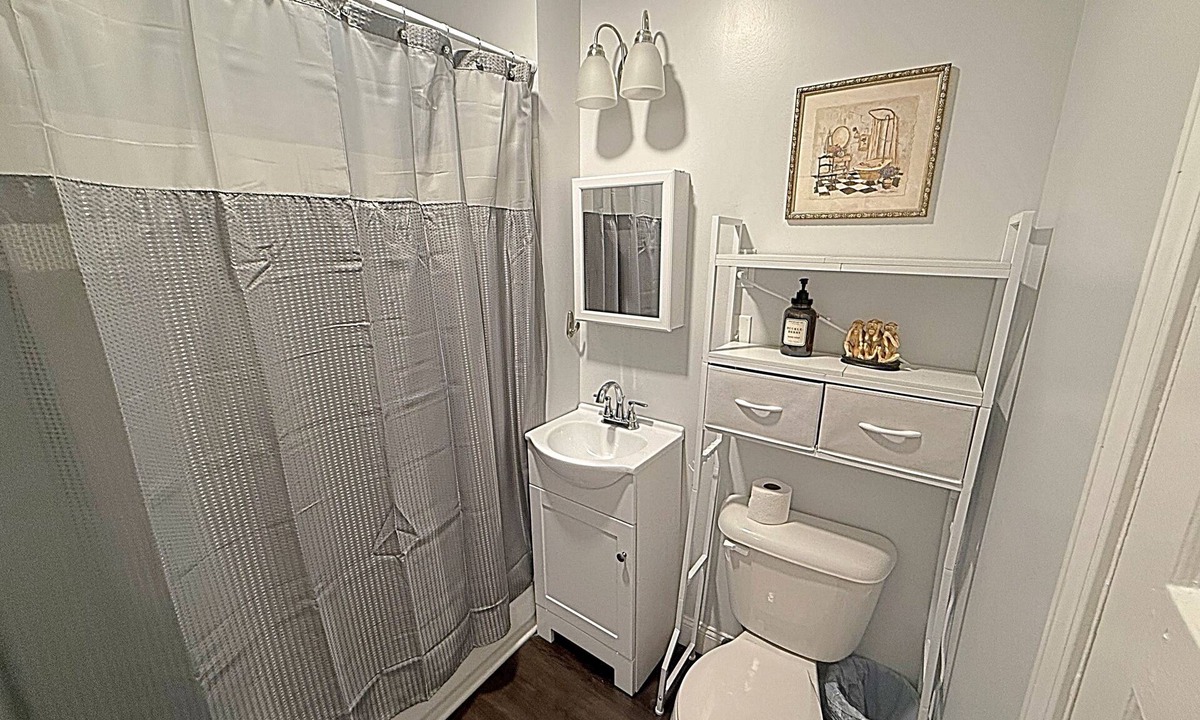 Westside Apartment | Chic Hideaway in Tipperary Hill