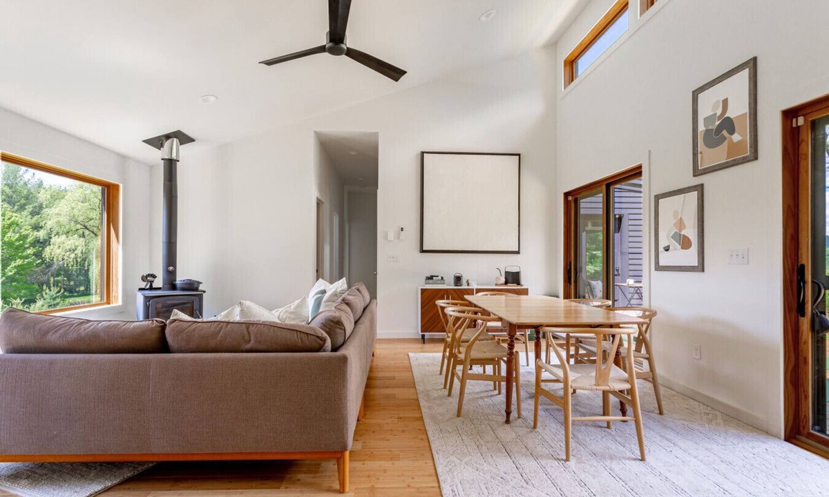 Callicoon House | Chic Home w/Fireplace & Beautiful Sunsets