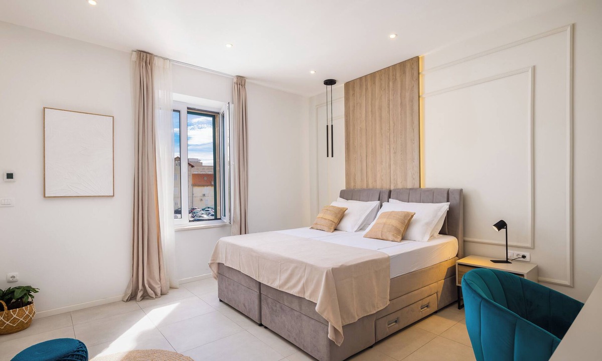 Split Hotel | Chic hotel suite with WiFi and AC in Split city centre