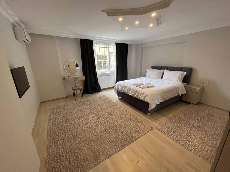 Cumhuriyet Apartment | Chic & Large 3-bedroom Flat in Sisli