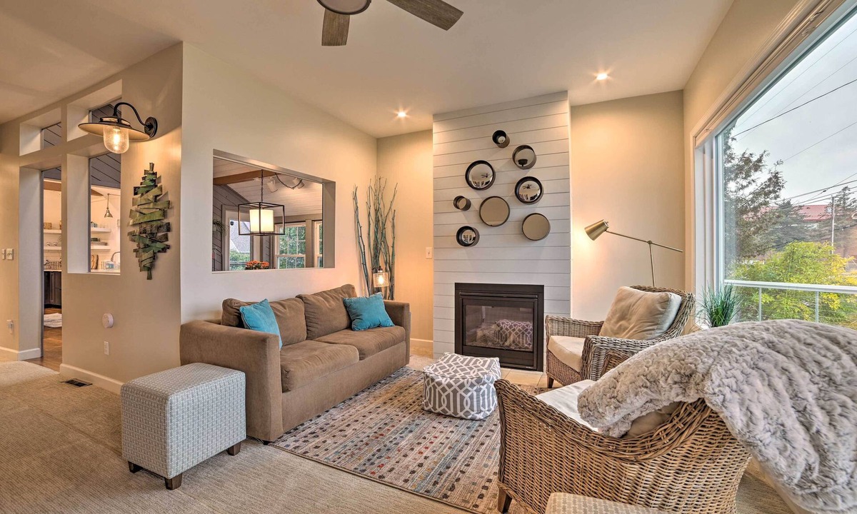 Manistee Cottage | Chic Manistee Cottage: Steps to Lake Michigan!