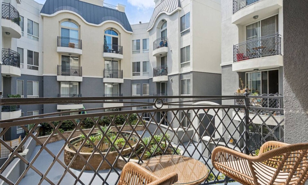 Marina del Rey Apartment | Chic Marina Oasis 5 Star Amenities Central