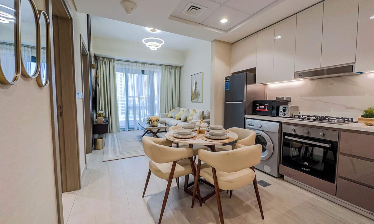 Dubai Apartment | Chic Meydan Apt with Balcony and City & Pool Views-1012