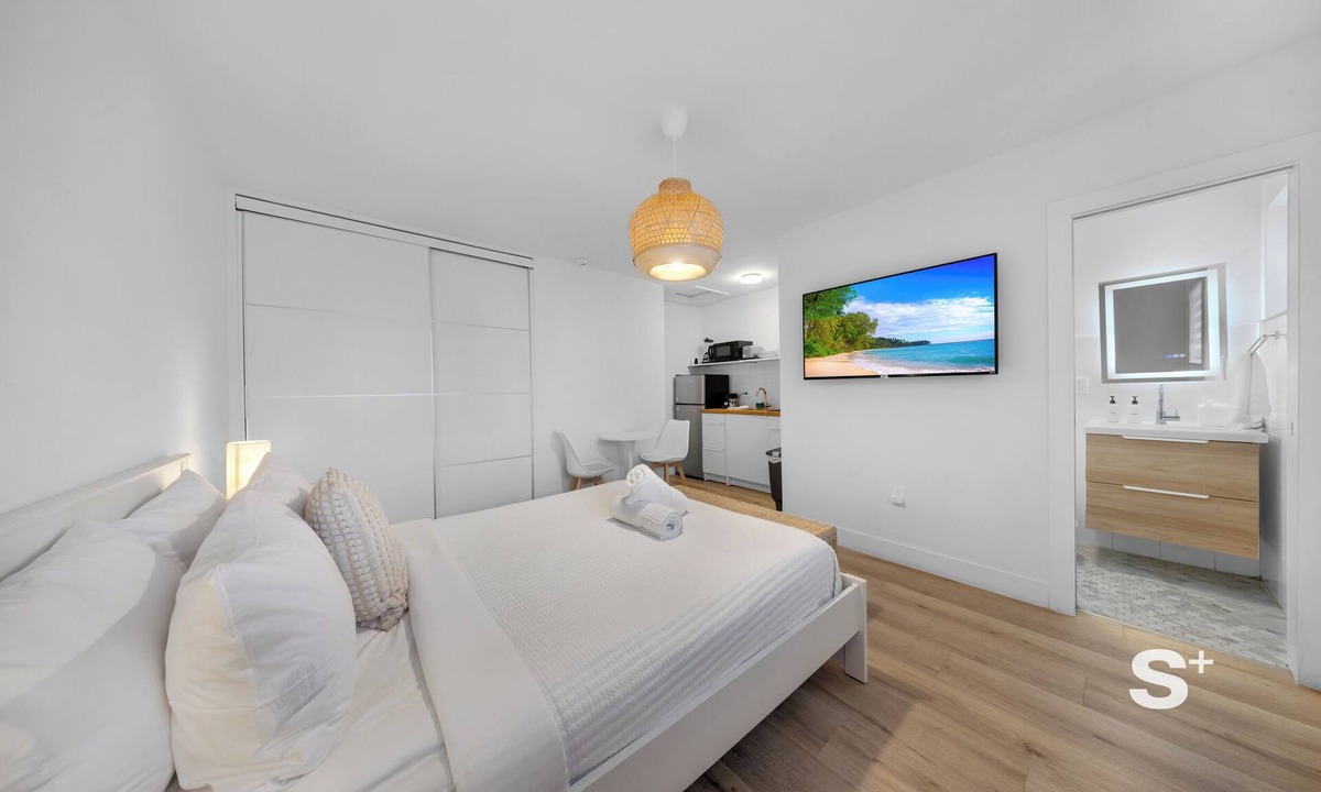 North Miami Apartment | Chic Miami Studio - Gym and Free Parking
