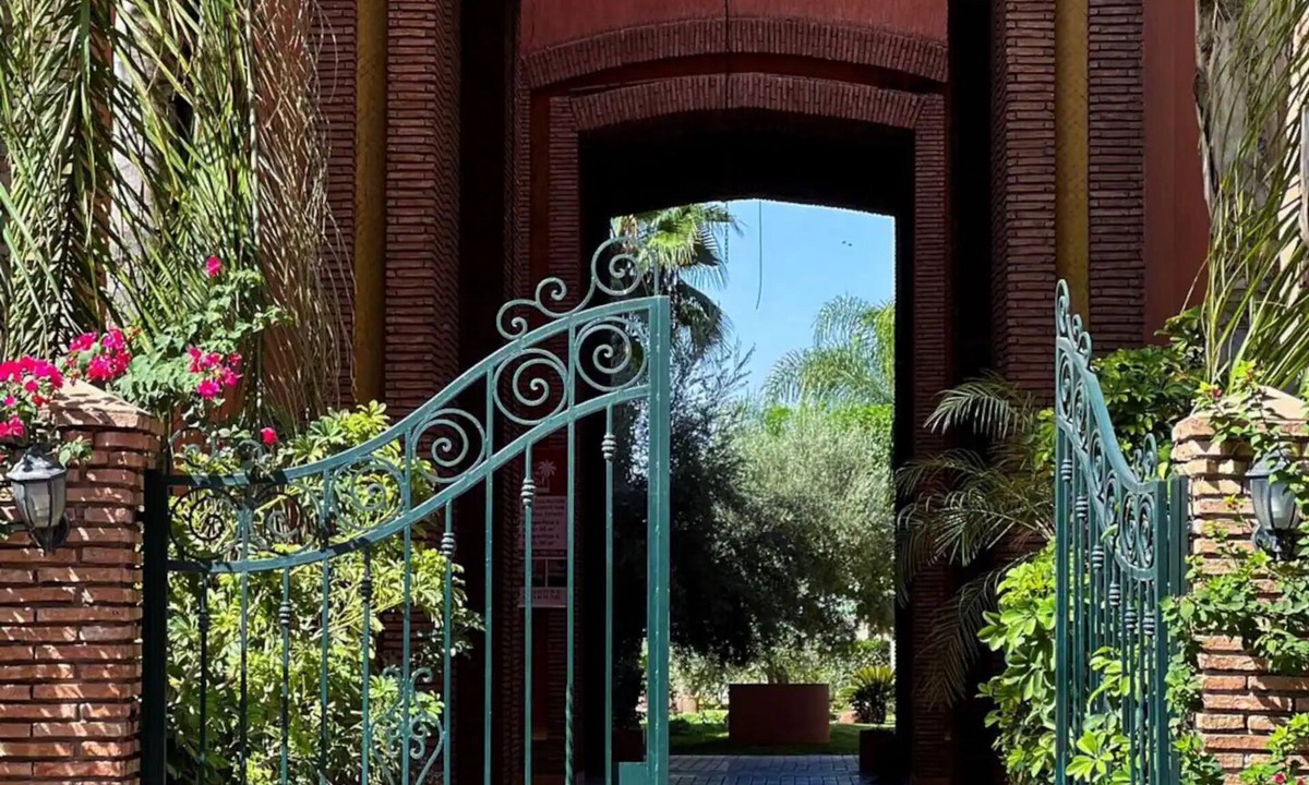 Hivernage Apartment | 🌴 Chic & Modern Apartment in the Heart of Hivernage – Pool & Premium Comfort
