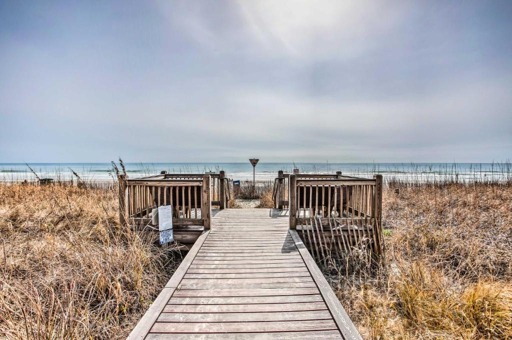 Myrtle Beach Apartment | Chic Myrtle Beach Condo Walk to the Beach!
