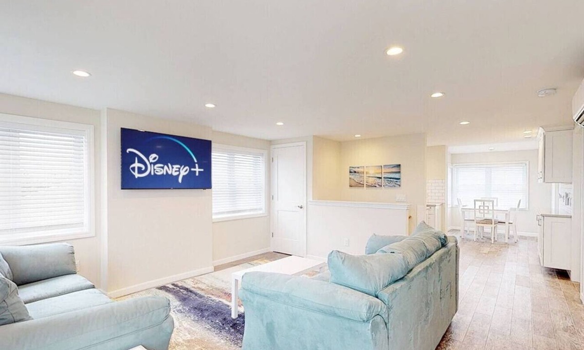 Point Pleasant Beach Apartment | Chic place 180ft to beach, parking