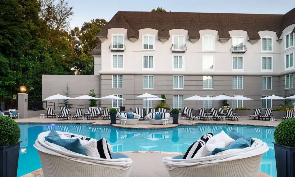 Braselton Hotel | Chic Private Room w/Enchanting Details Perfect for Golf or Tennis Weekends
