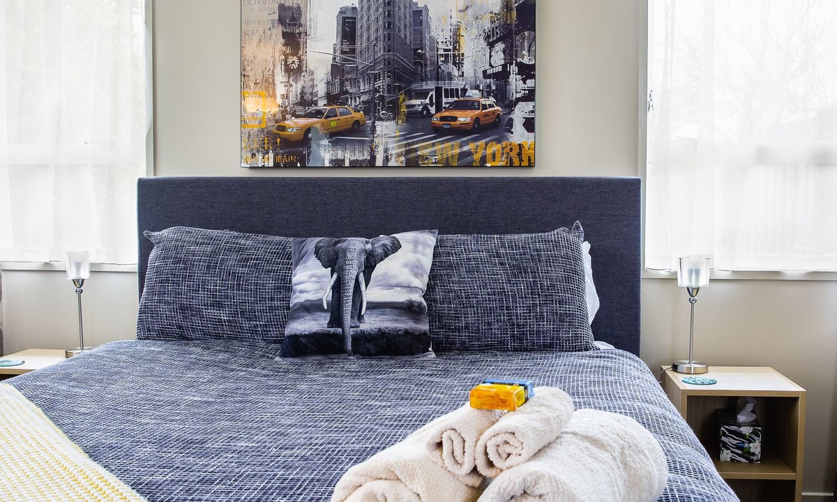 Bishopdale Apartment | Chic Private Studio Close to Airport, Bus & Shops - Breakfast included