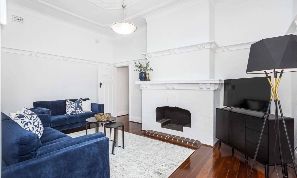 West Perth House | Chic Semi-Detached 2-Bed Home with Outdoor Dining