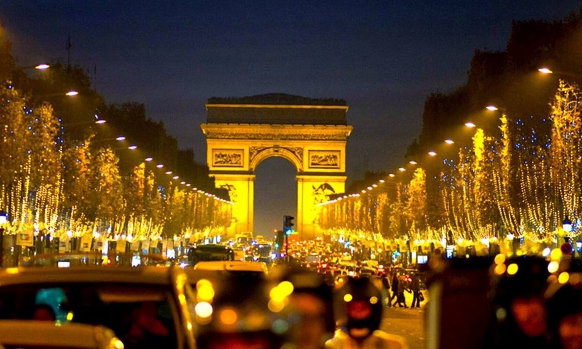 Chaillot Apartment | CHIC,SPACIOUS,CENTRAL/CHAMPS ELYSEES/ARC of TRIUMPH/Palais des Congres/EIFFEL/AC