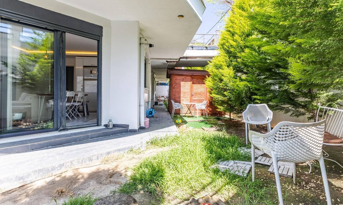 Maltepe Apartment | Chic Spacious Flat With Garden in Istanbul Maltepe