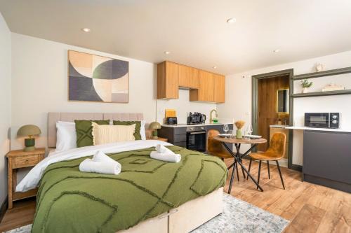 Friern Barnet Apartment | Chic Studio Easy City Links Perfect Stay Wifi & Parking