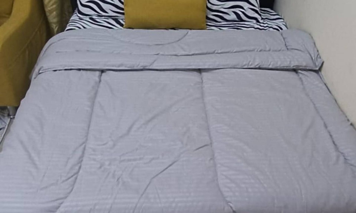 Al Mankhool Apartment | Chic studio with AC and WiFi in wonderful Dubai
