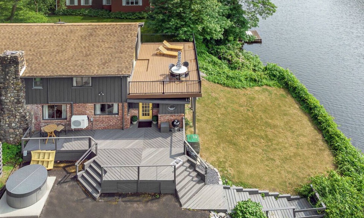 Mount Marion House | Chic Waterfront w/Hot Tub, Sauna and Sky Deck!