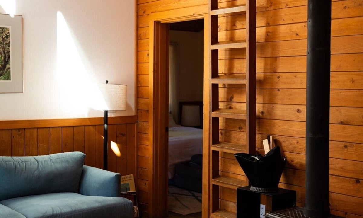 Ashland Cabin | Chinquapin Mountain Cabin w/Jacuzzi and Wood Stove at Green Springs Inn