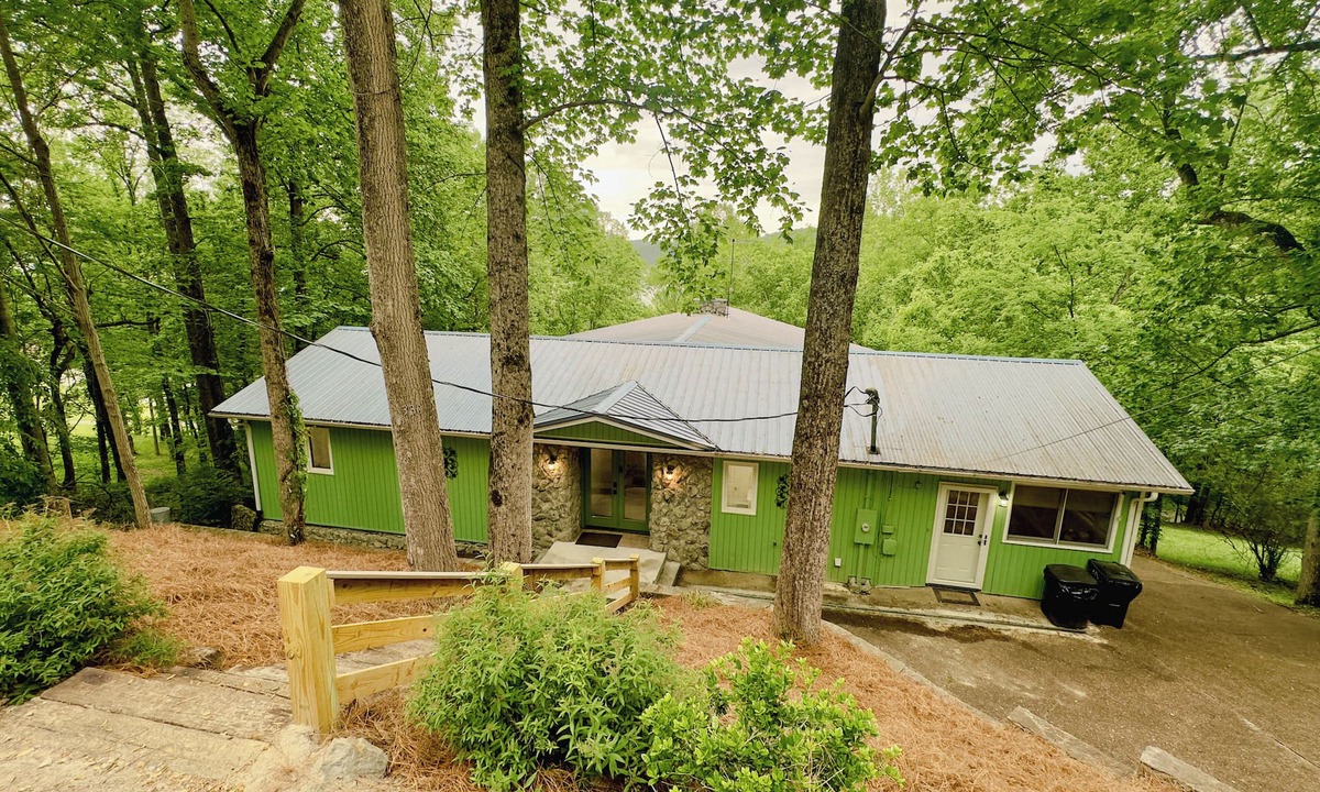 Silver Point House | CHL Chateau-Mins from Hurricane Marina