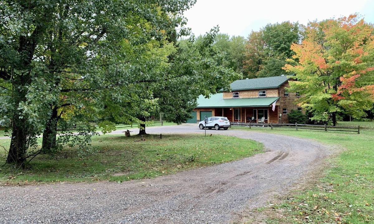 Upper Peninsula Michigan House | Chocolay Getaway (Marquette, MI)- Sleeps 6, 25 minutes to Sugarloaf Mountain!