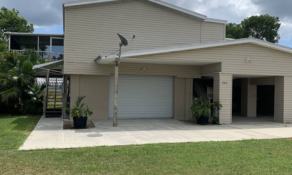 Chokoloskee House | Chokoloskee-incredible fishing while enjoying Florida with friends and family.