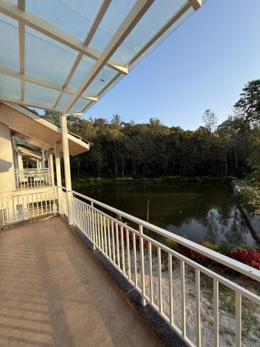 Chikkamagaluru House | Chola Lakeview Duplex Cottage