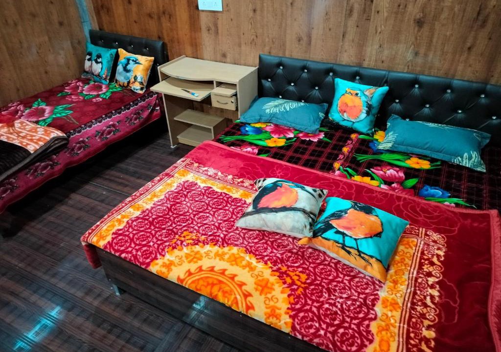 Dugalbitta House | CHOPYA DEVRIYATAL MID POINT HOME STAY