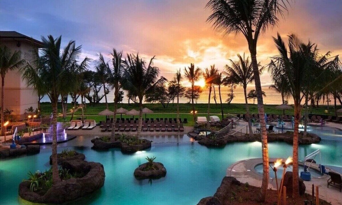 Kaanapali Hotel | Christmas Week Dec 19-26th at The Westin Nanea ocean resort on Kaanapali beach