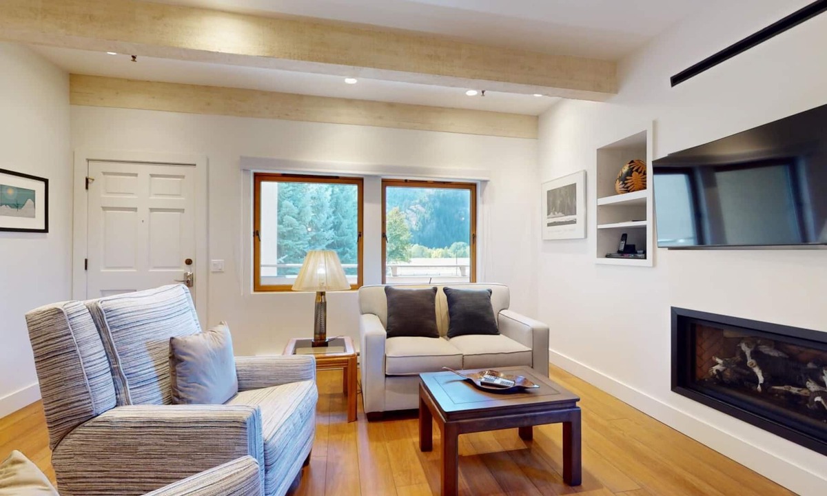 Ketchum Condo | Christophe Condo 503AB - Year-round Outdoor Pool & Hot Tub plus Bald Mt Views