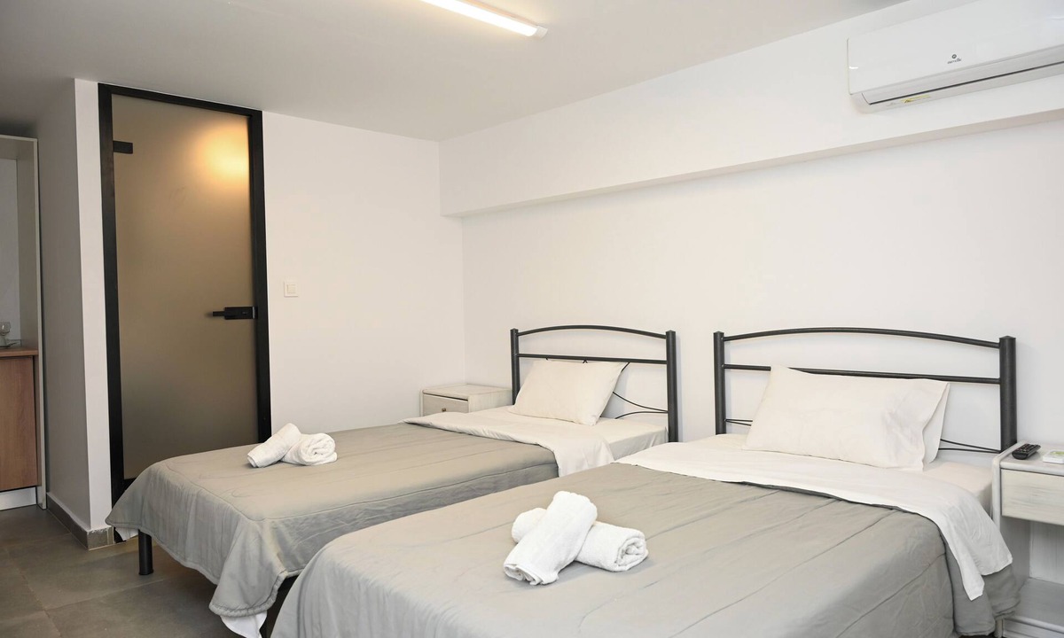 Psarou Hotel | Christy Studios