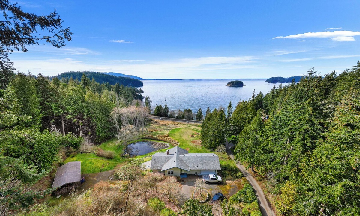 Bellingham House | Chuckanut Mid-Century Retreat - Island View