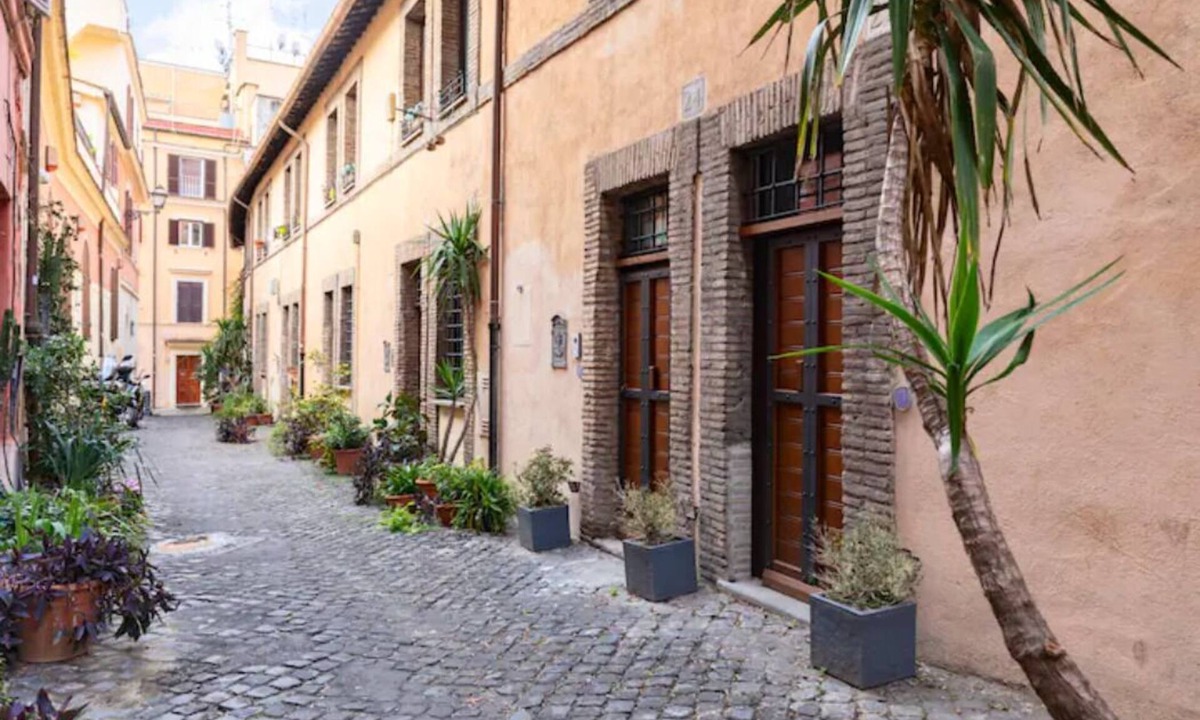 Monti Apartment | Ciancaleoni Studio Atelier of the Artist - Monti