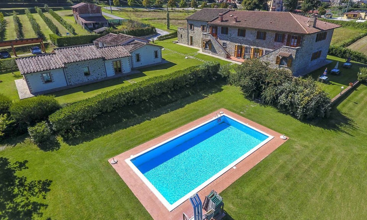 Lisciano Niccone Villa | Ciaramicola - Fourteen Bedroom Villa, Sleeps 28