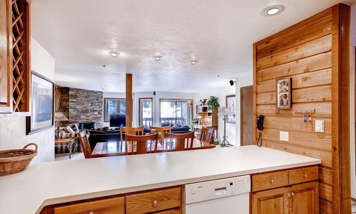 Historic District Condo | Cimarron - great condo! Slopes and town within easy walking distance