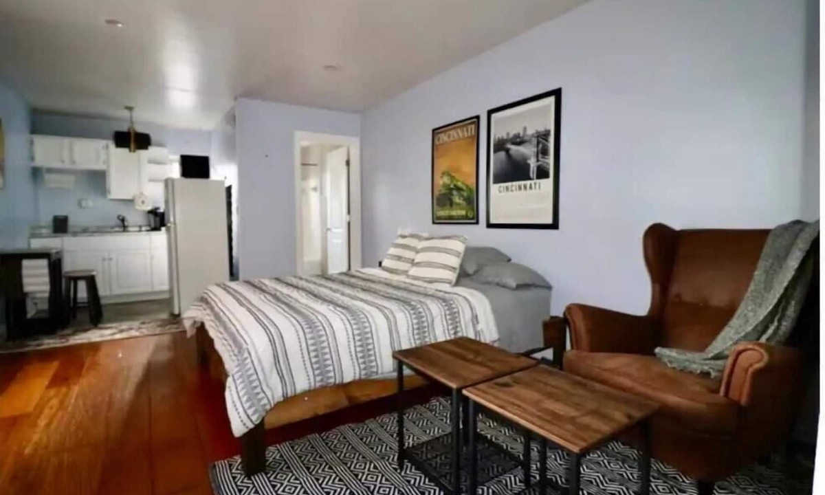 Roselawn Finance Apartment | Cincinnati Themed, Historic Big Sky Apartments!