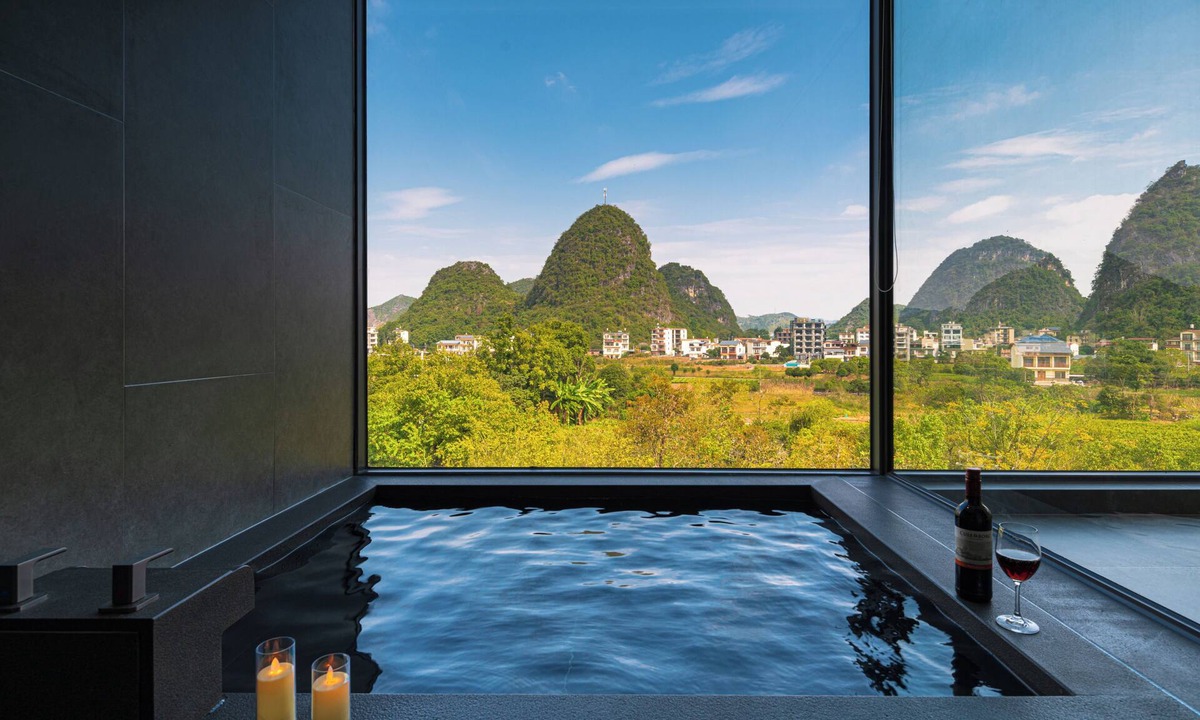 Yangshuo Hotel | Cindy Villa - Rice Fields & Karst Peaks at Yulong River - Infinity Pool