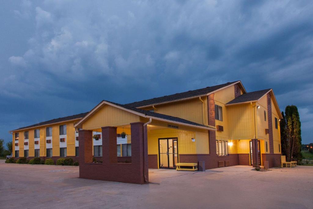 Anamosa Hotel | Circle S Motel