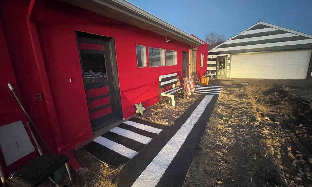Salida House | Circus inspired lodging studio supporting community, creativity, and connection.