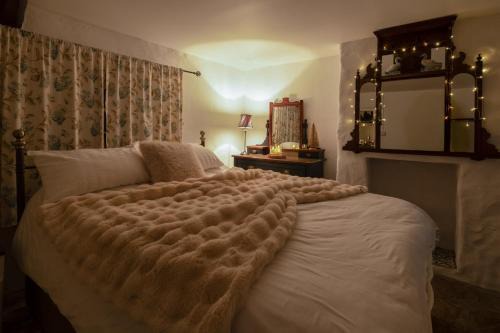 Limavady House | Cissy's Cottage - traditional thatched cottage, on the Causeway Coast