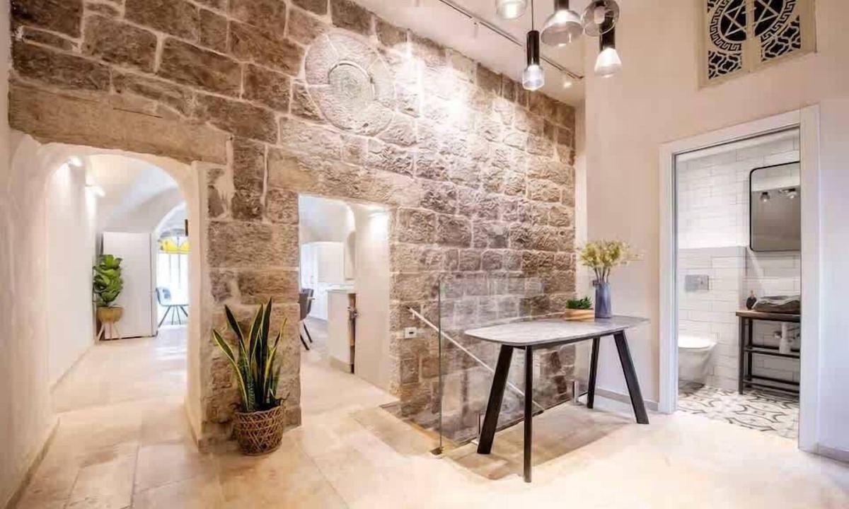 Nachlaot House | City Center Luxury