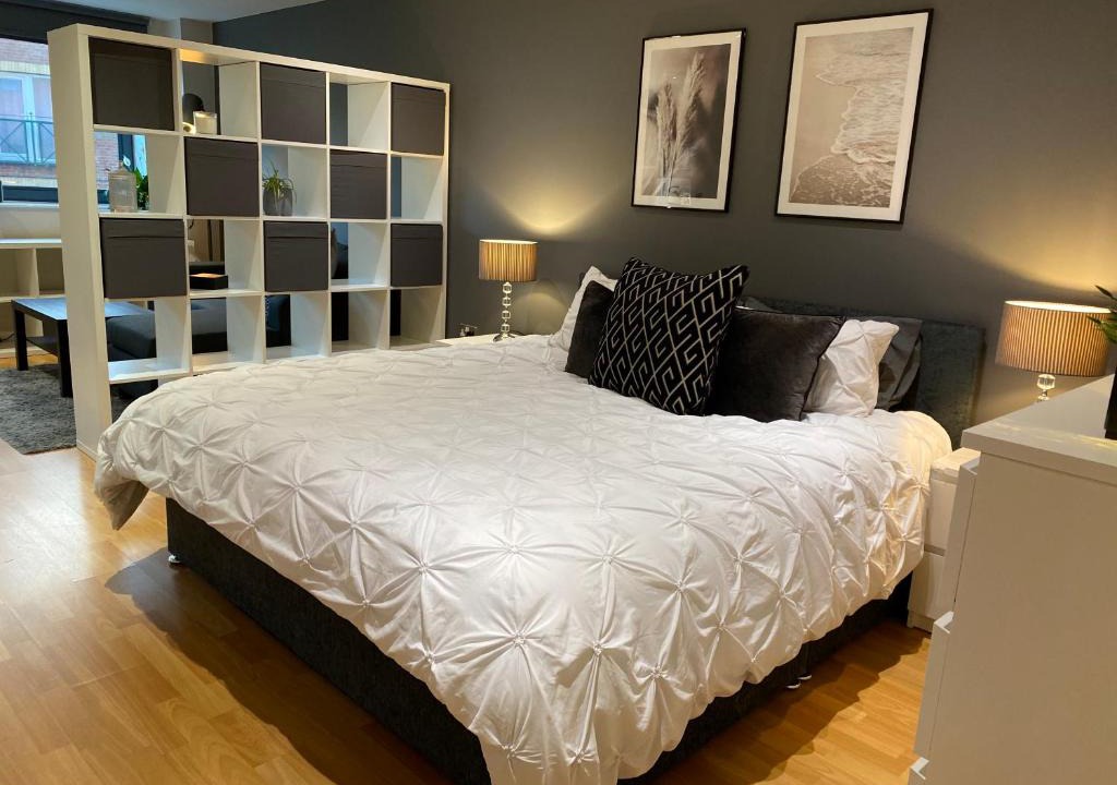 Sheffield Apartment | City Centre Modern Studio Apartment - Westone FREE WIFI, GYM ACCESS, NETFLIX